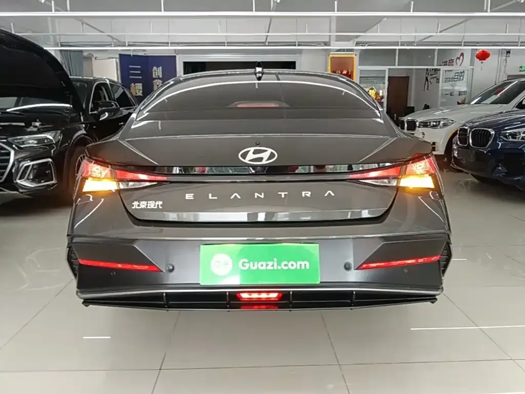 Hyundai Elantra — фото 8