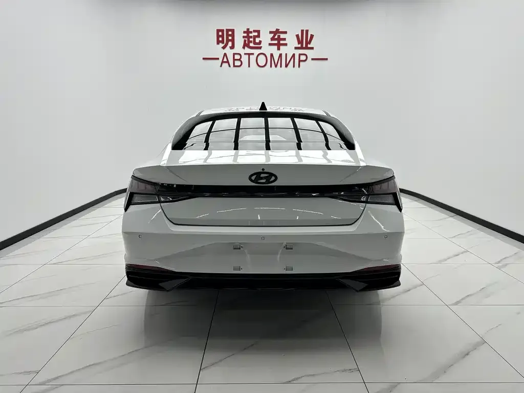 Hyundai Elantra — фото 8