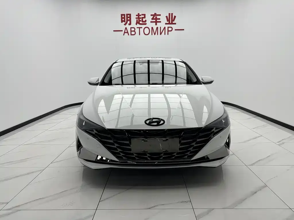 Hyundai Elantra — фото 3