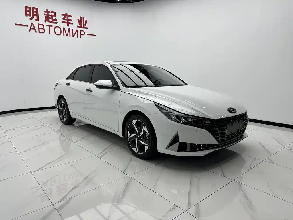 Hyundai Elantra — фото 2
