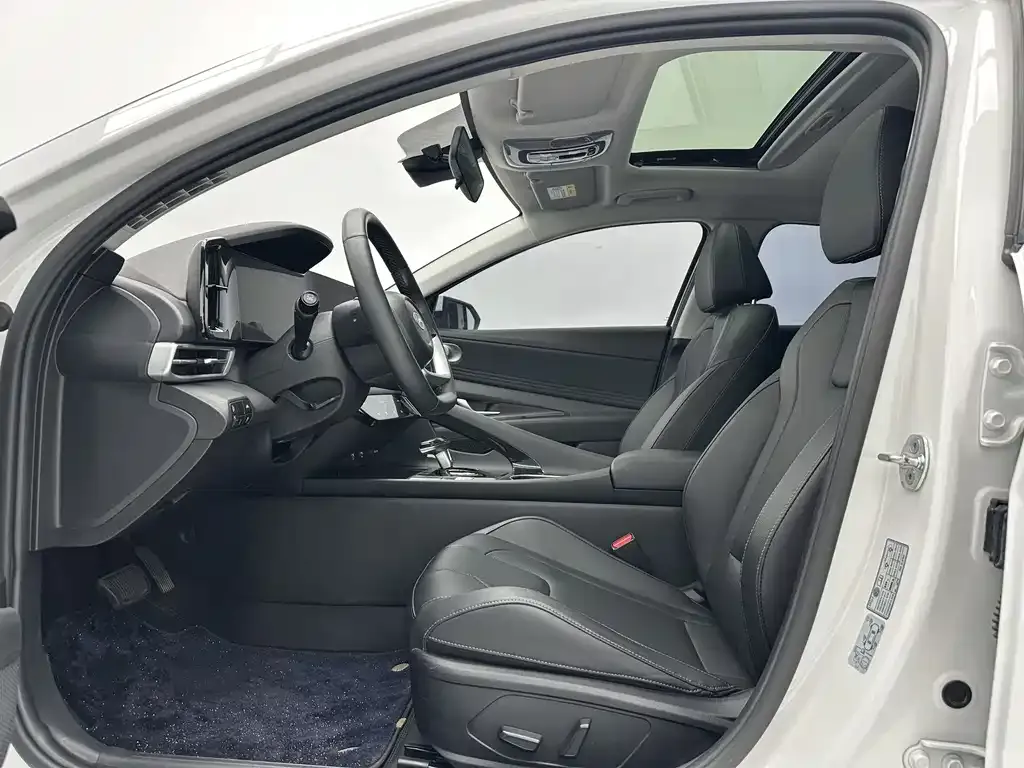Hyundai Elantra — фото 9