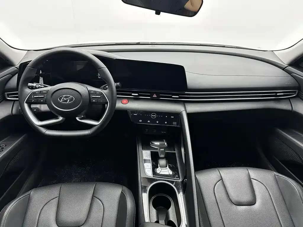 Hyundai Elantra — фото 10
