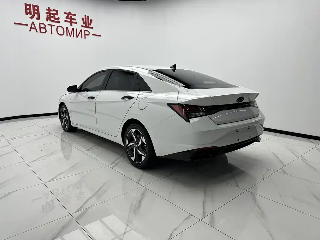 Hyundai Elantra — фото 6