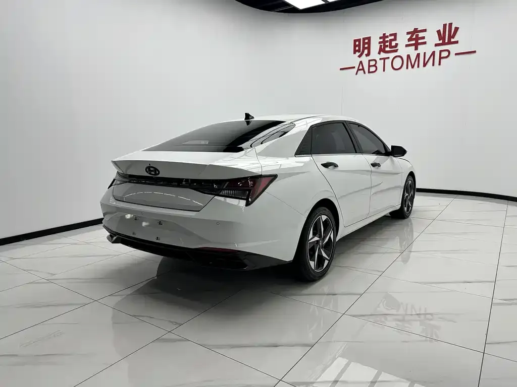 Hyundai Elantra — фото 5