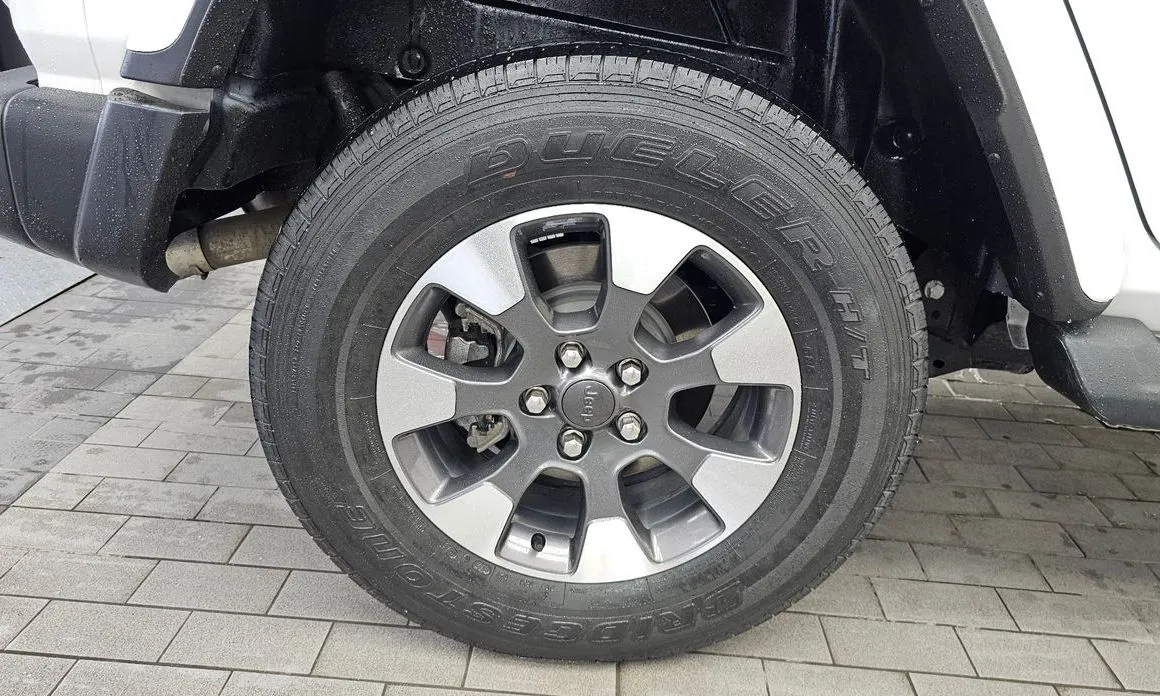 Jeep Wrangler — фото 10