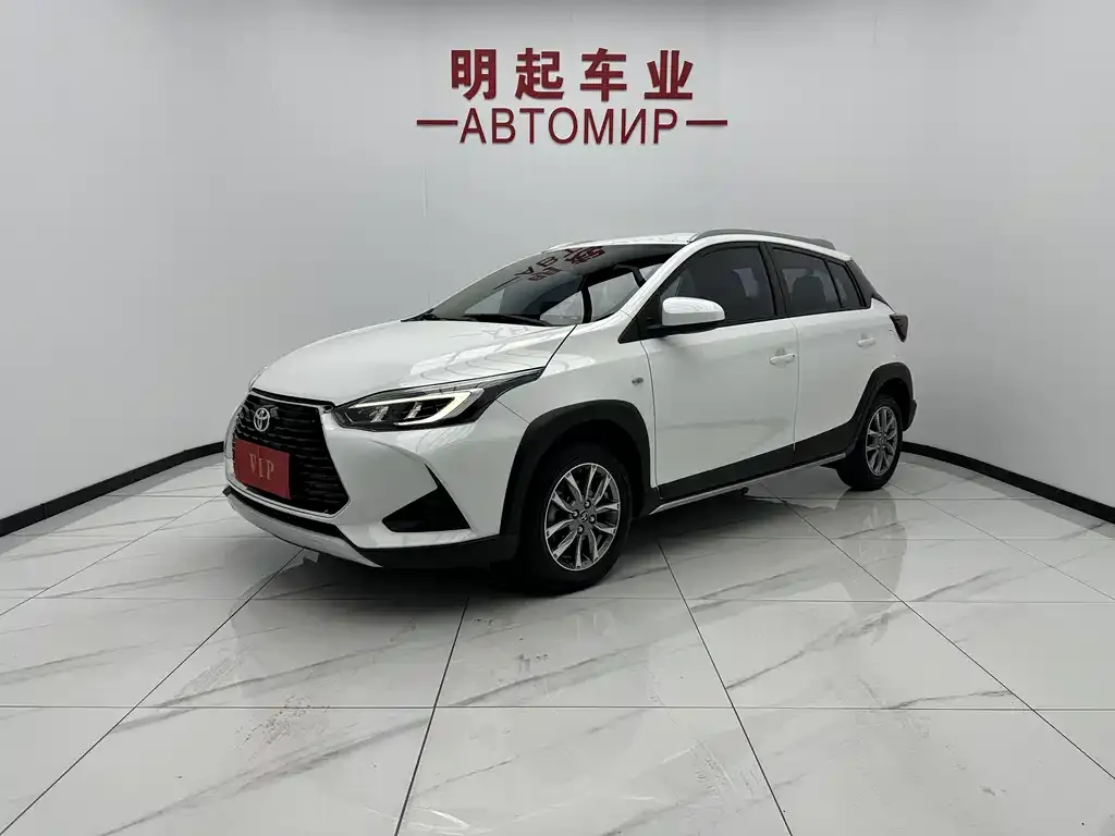 Toyota Yaris L — фото 1