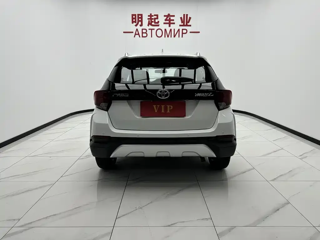 Toyota Yaris L — фото 3