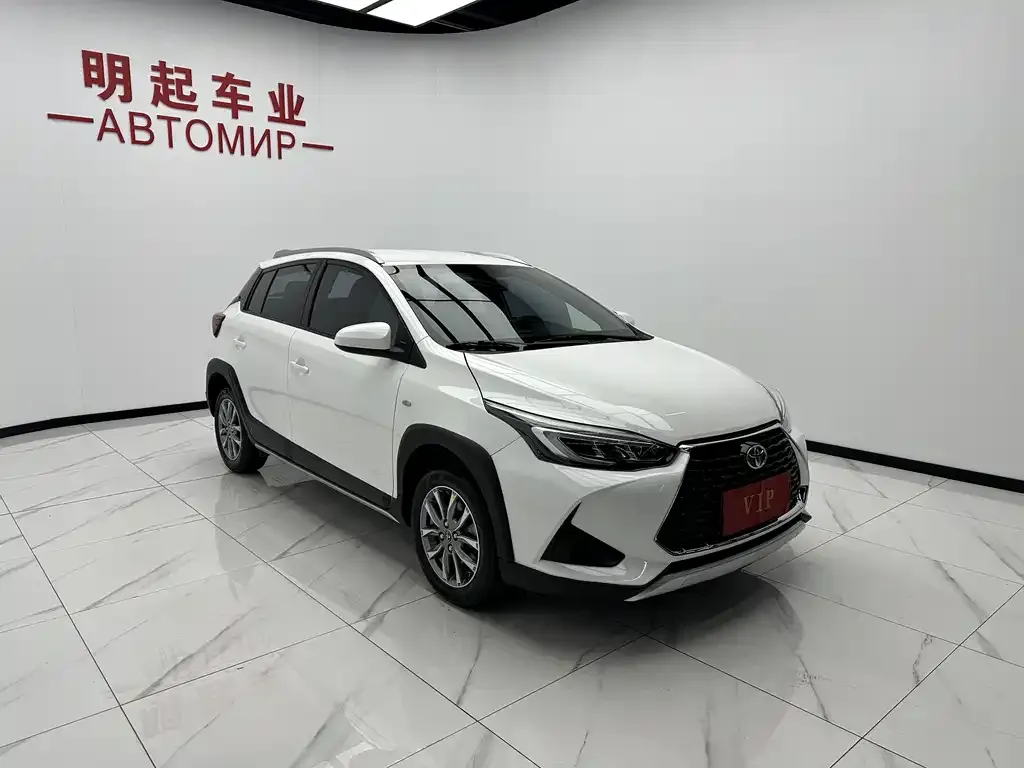 Toyota Yaris L — фото 2