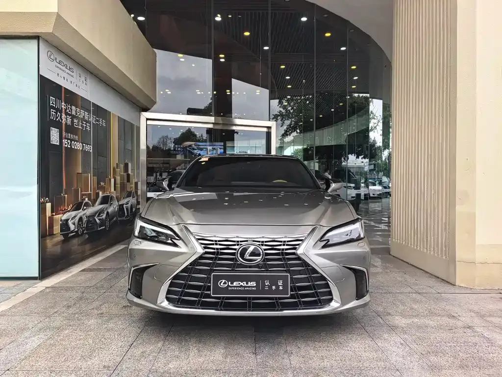 Lexus ES — фото 1