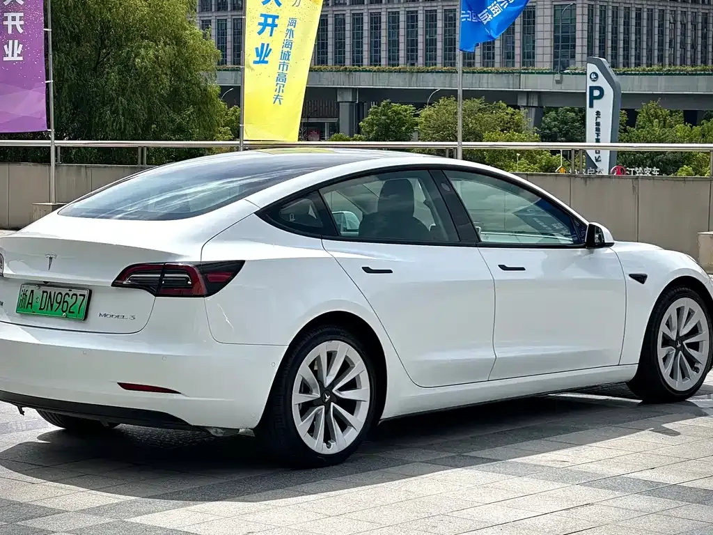 Tesla Model 3 — фото 9