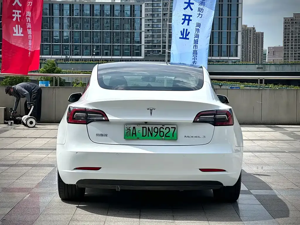 Tesla Model 3 — фото 7