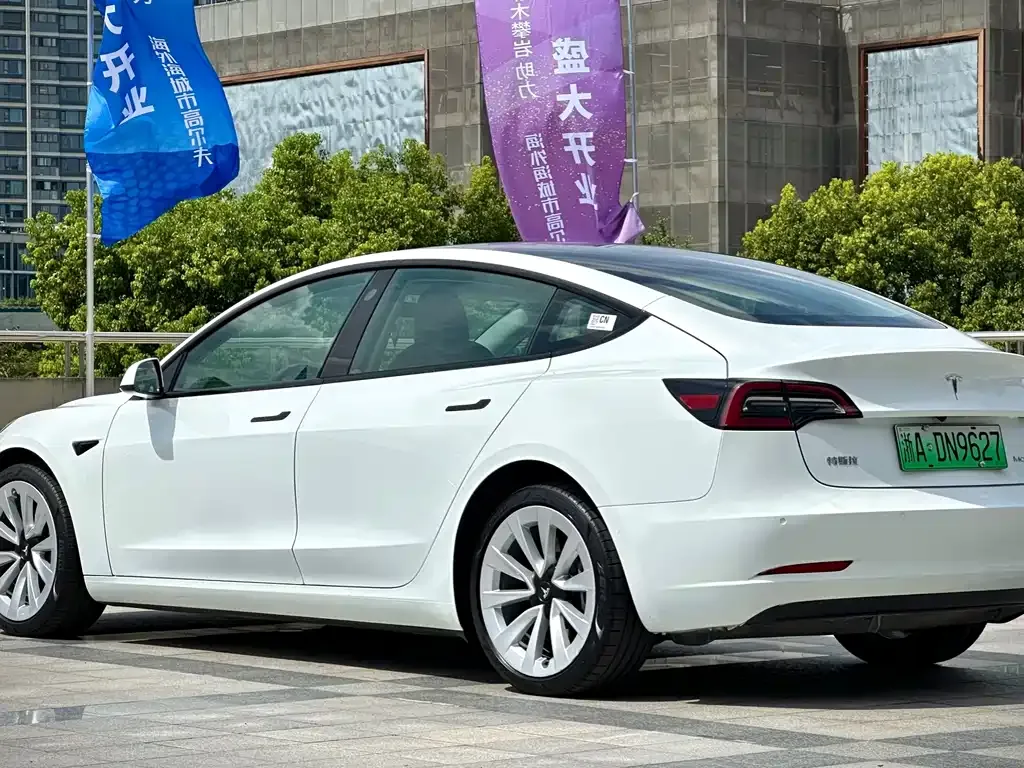 Tesla Model 3 — фото 10