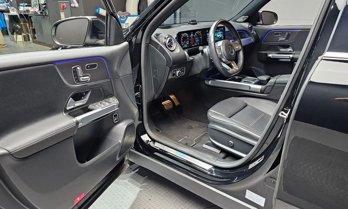 Mercedes-Benz EQB — фото 10