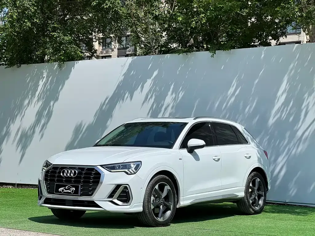 Audi Q3 — фото 1