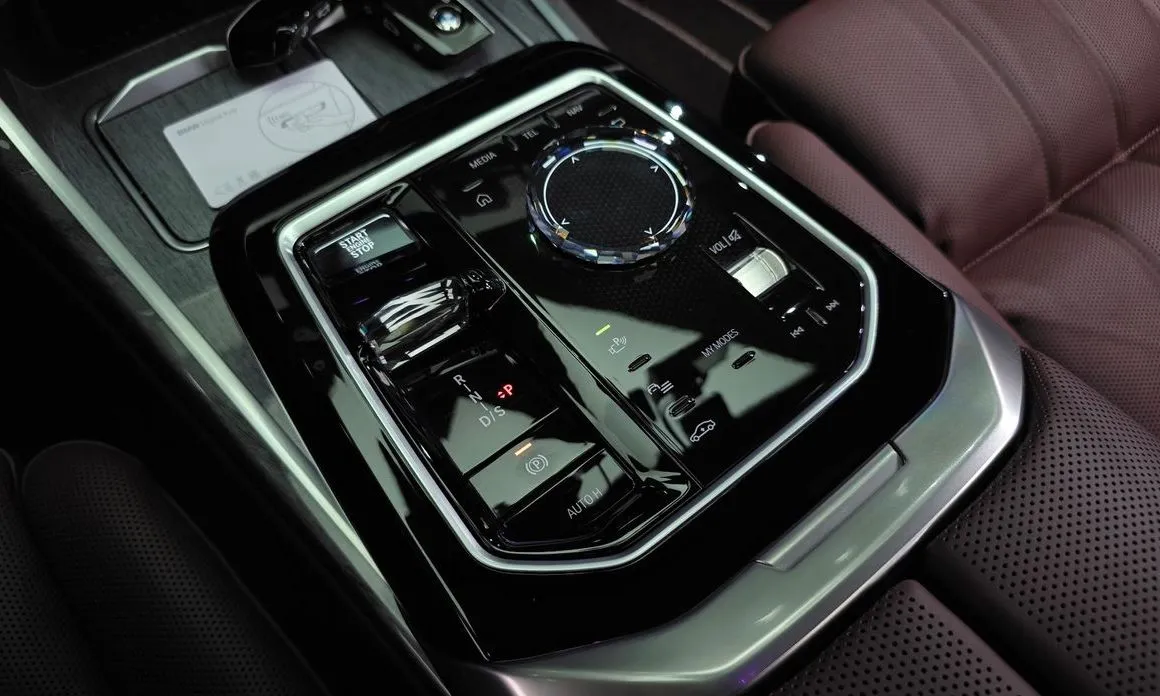 BMW 7-Series 2024 из KR, фото 7