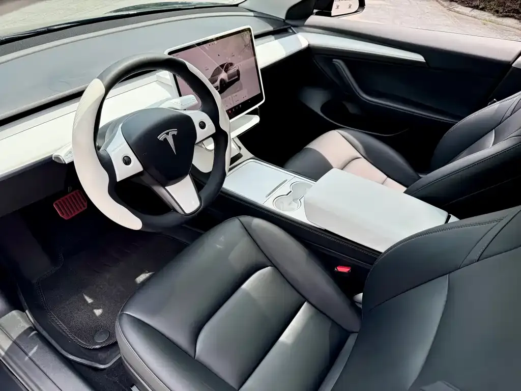 Tesla Model 3 — фото 4