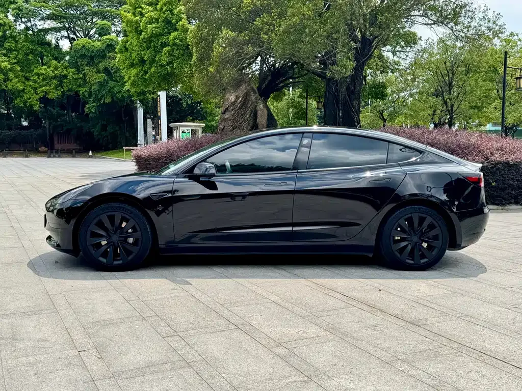 Tesla Model 3 — фото 10