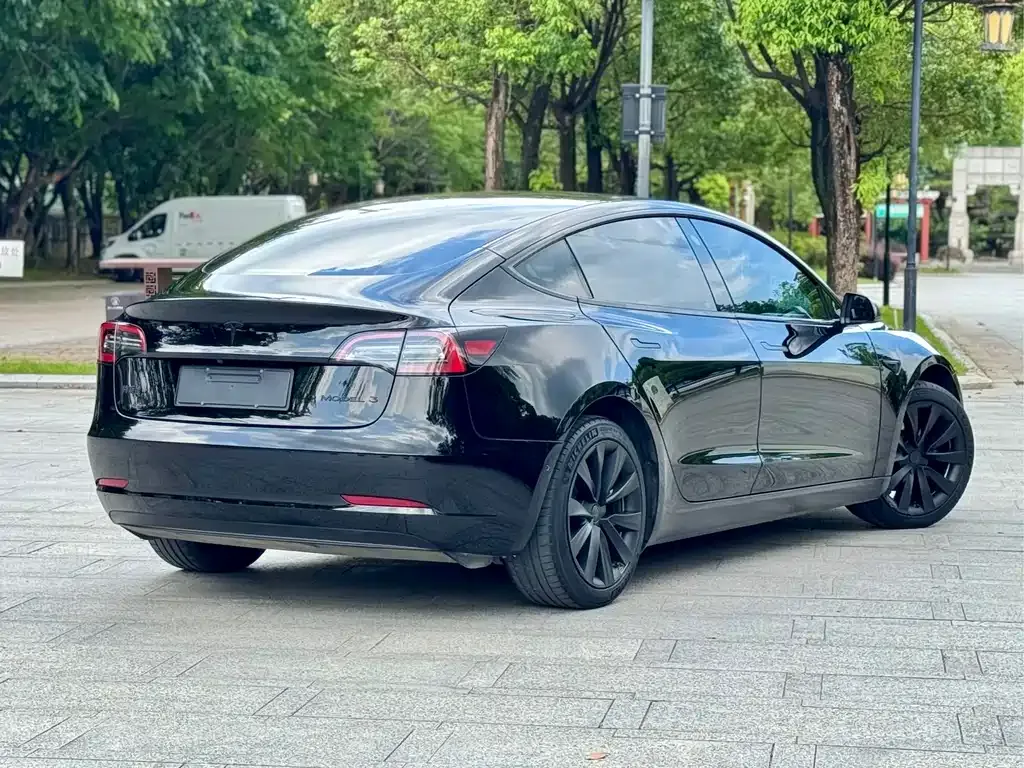 Tesla Model 3 — фото 8
