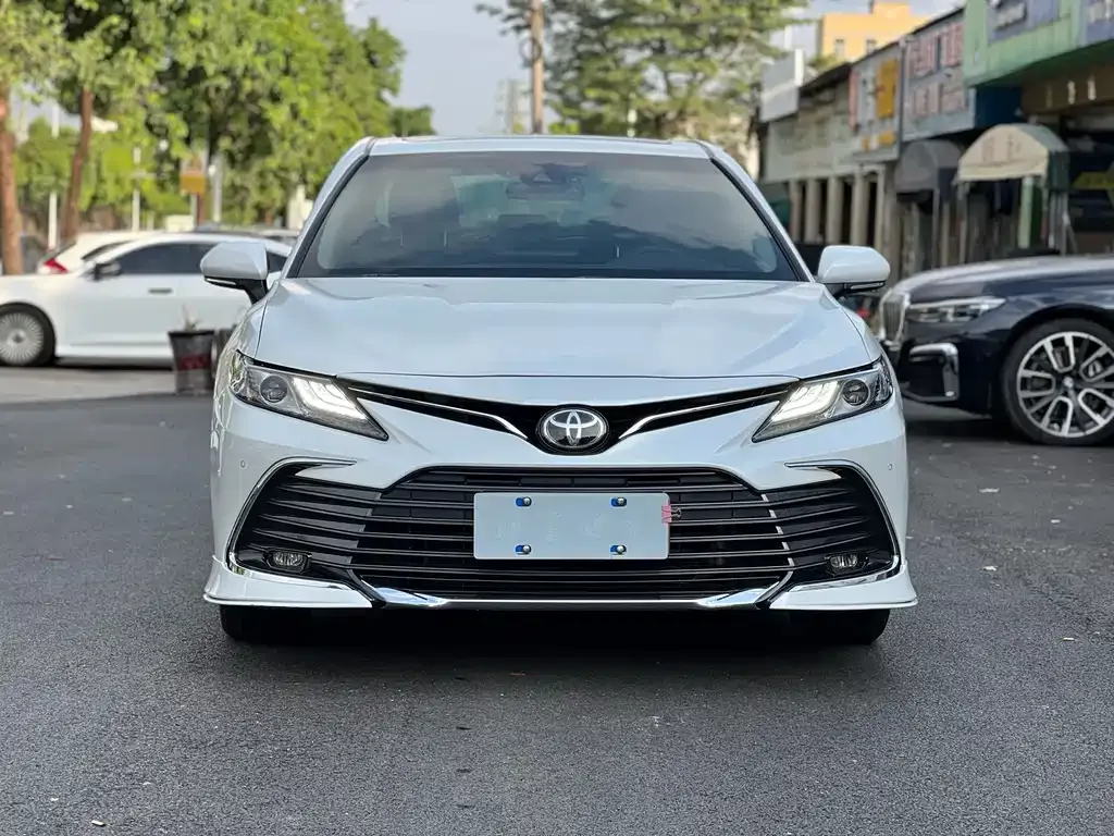Toyota Camry — фото 6