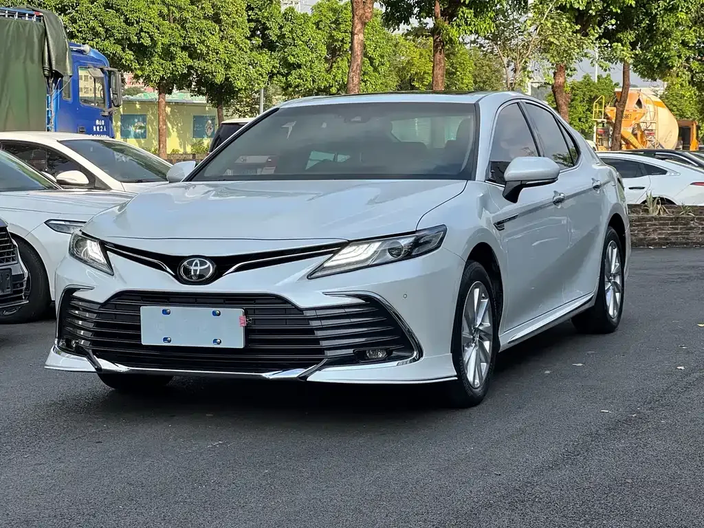 Toyota Camry — фото 9