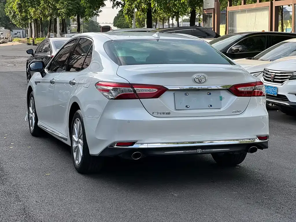 Toyota Camry — фото 8