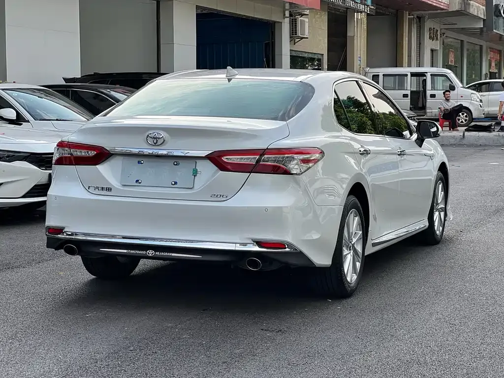 Toyota Camry — фото 4