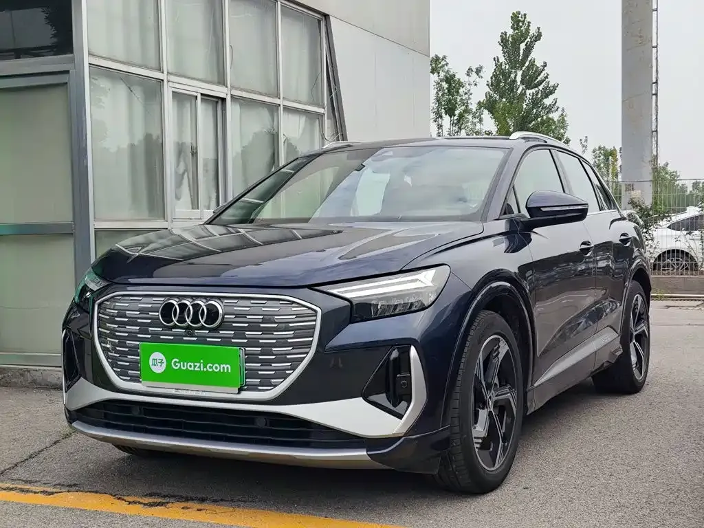 Audi Q4 e-tron — фото 1