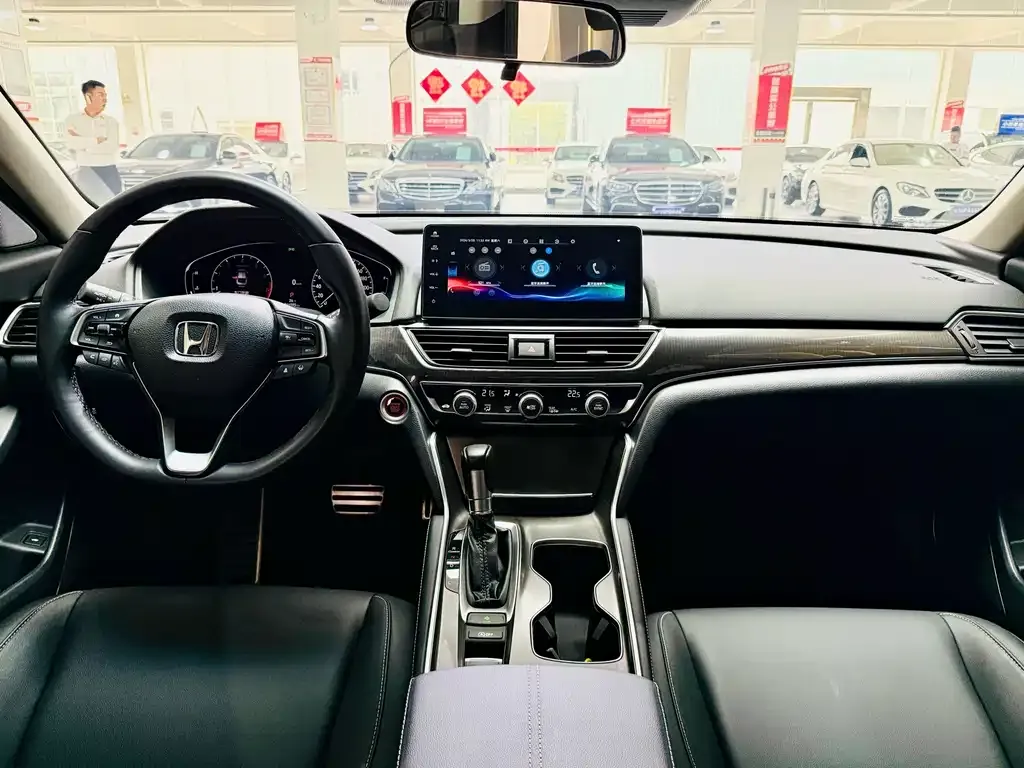 Honda Accord — фото 10