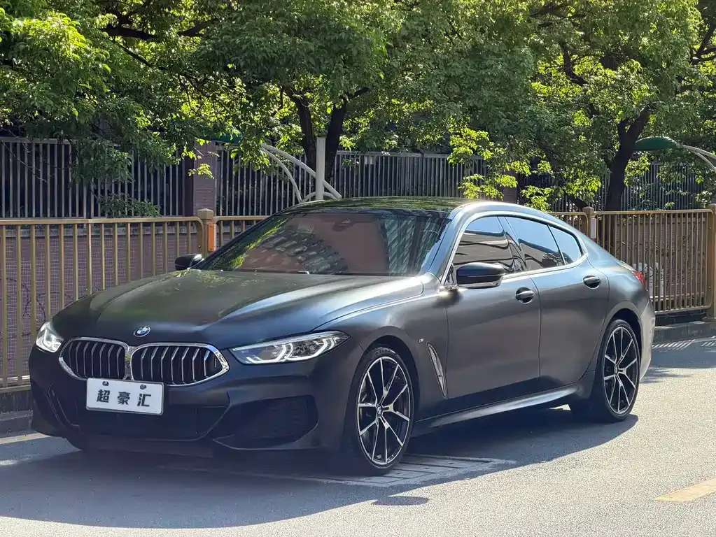 BMW 8 Series — фото 1