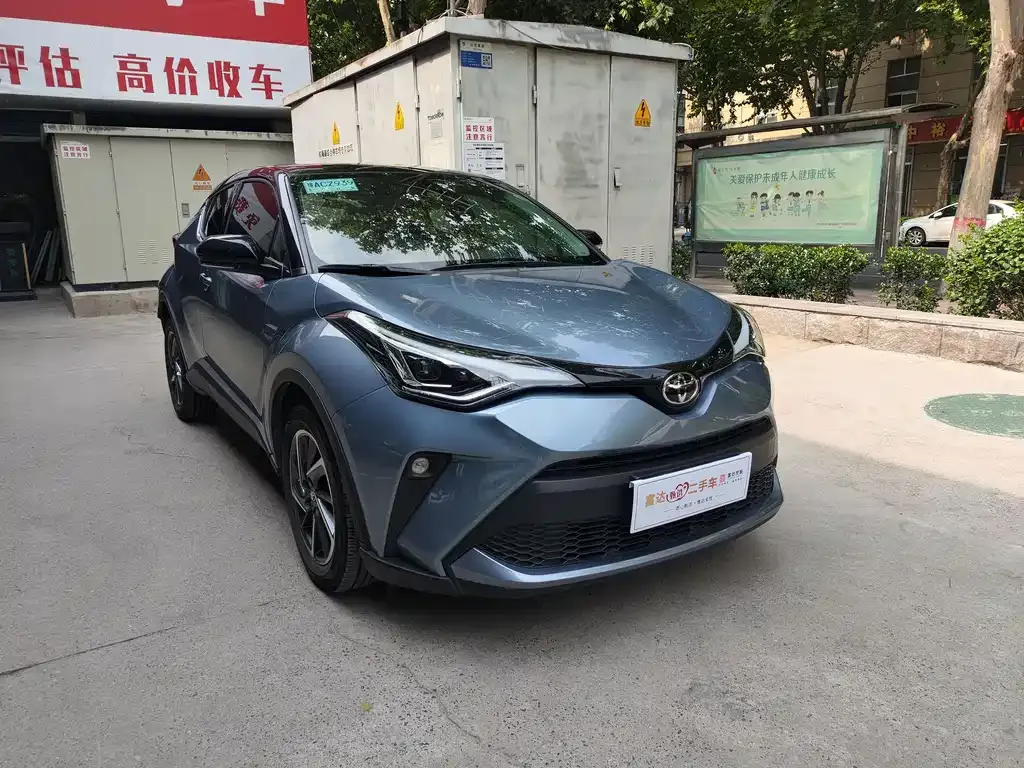 Toyota C-HR — фото 8