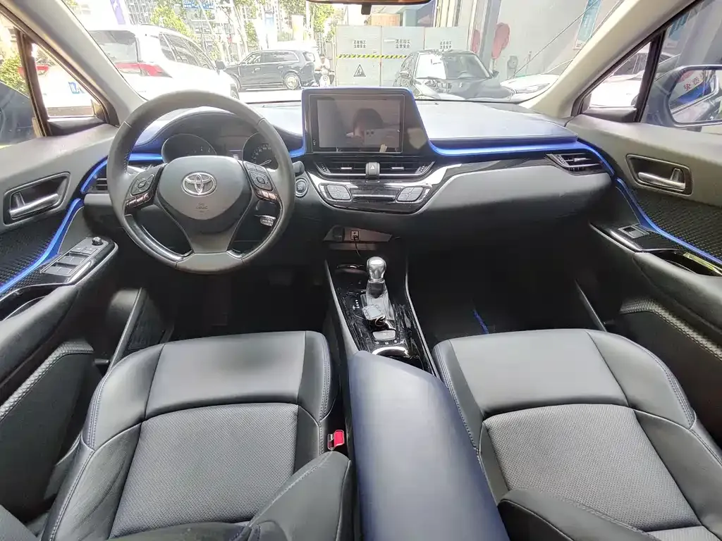 Toyota C-HR — фото 4
