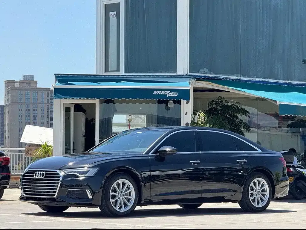 Audi A6L — фото 1