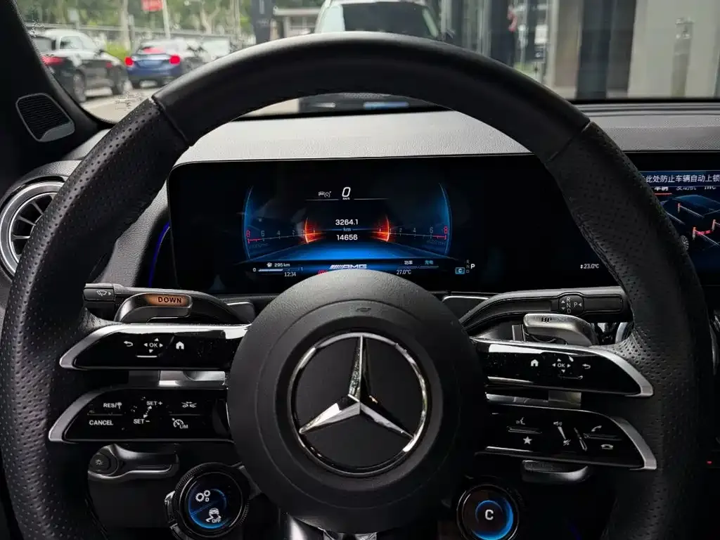 Mercedes-Benz GLB AMG — фото 8