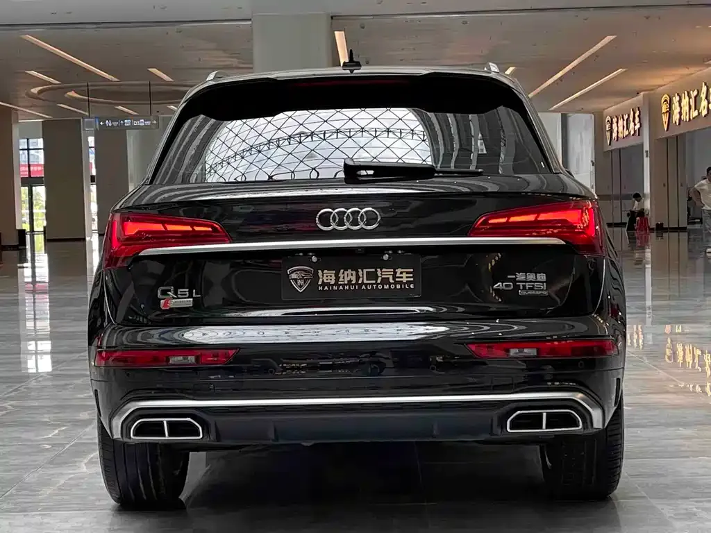 Audi Q5L — фото 6