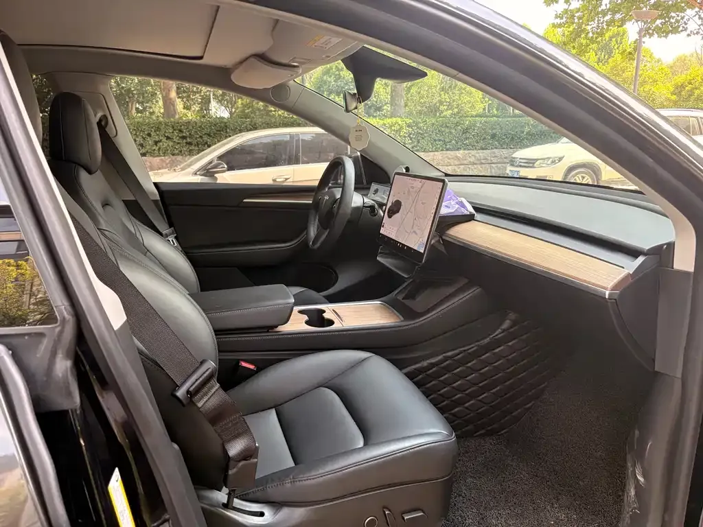 Tesla Model Y — фото 4
