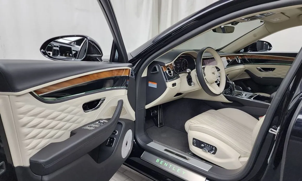 Bentley Flying Spur — фото 9