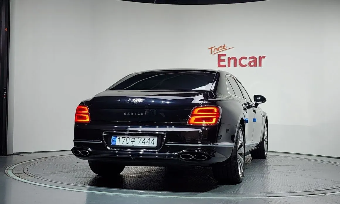 Bentley Flying Spur — фото 5