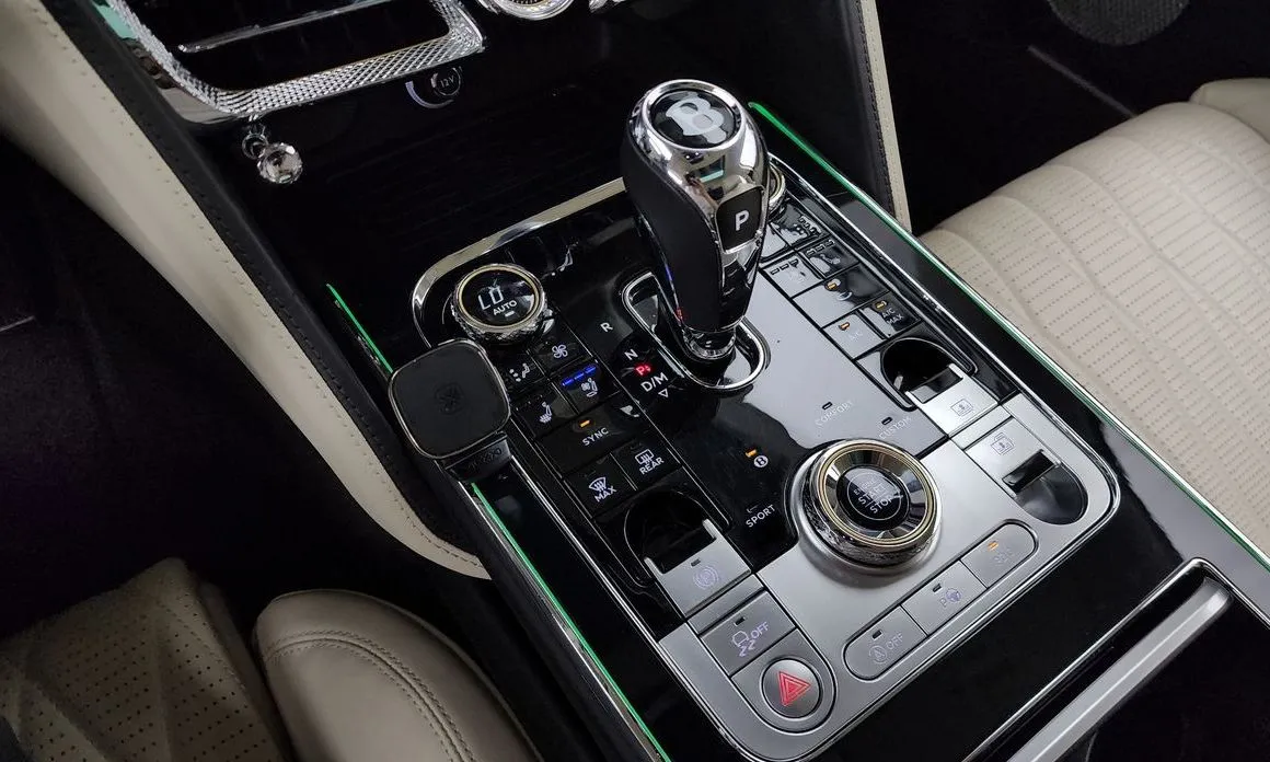 Bentley Flying Spur — фото 3