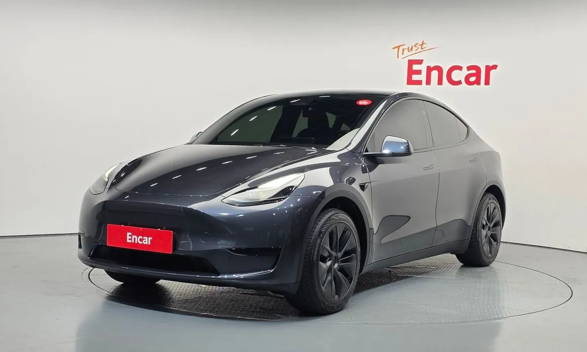 Tesla Model Y — фото 1