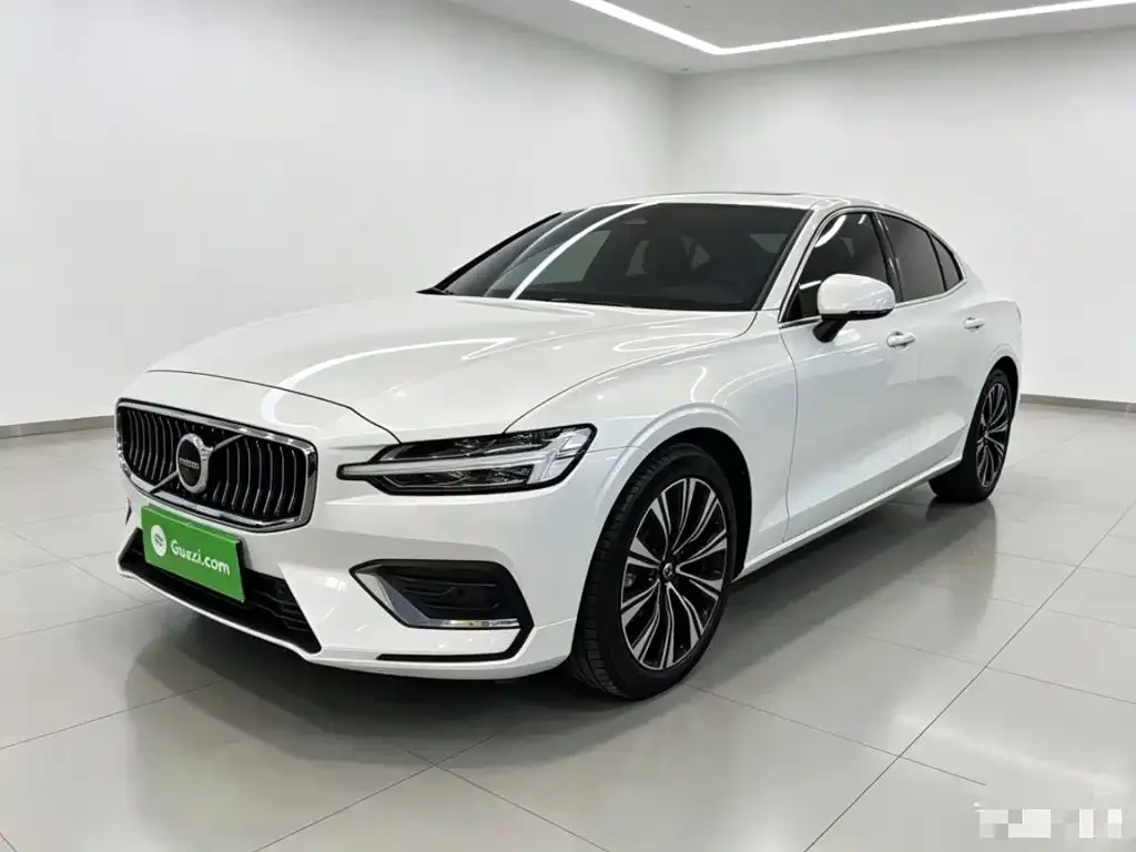 Volvo S60 — фото 1