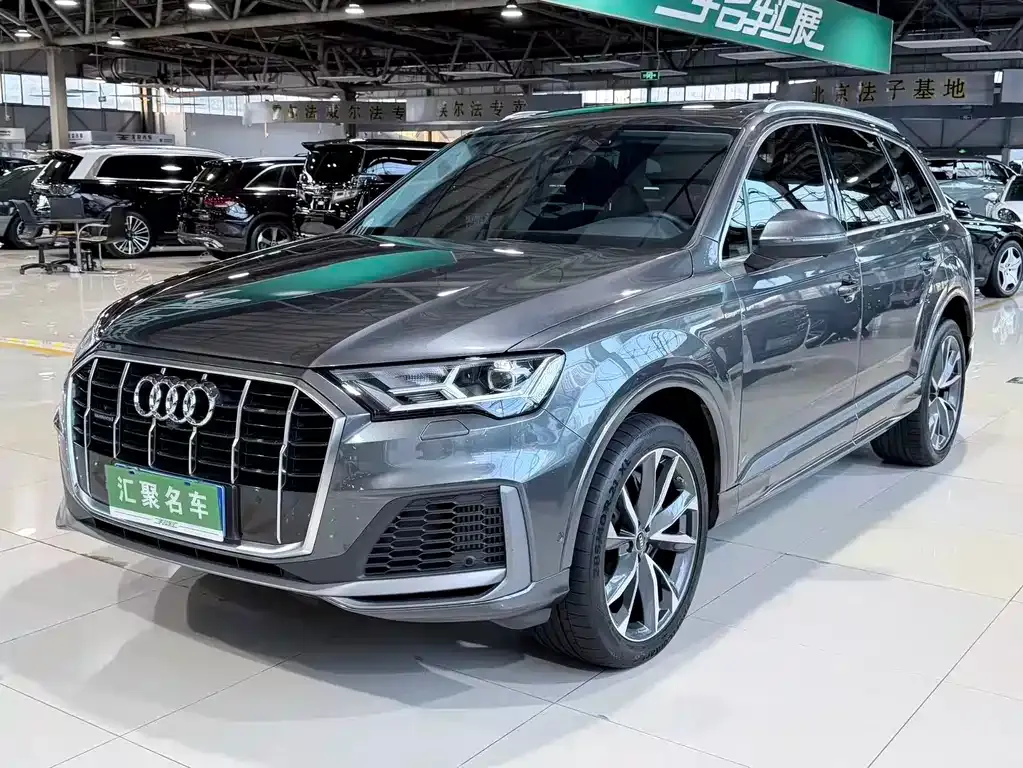 Audi Q7 — фото 1