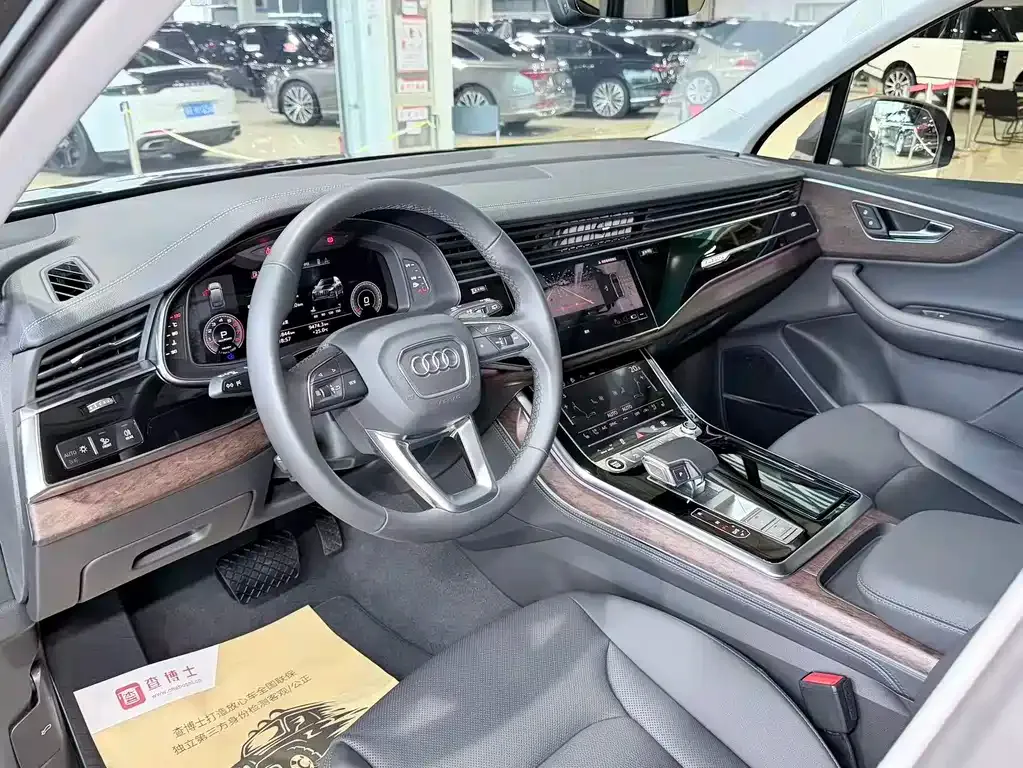 Audi Q7 — фото 10