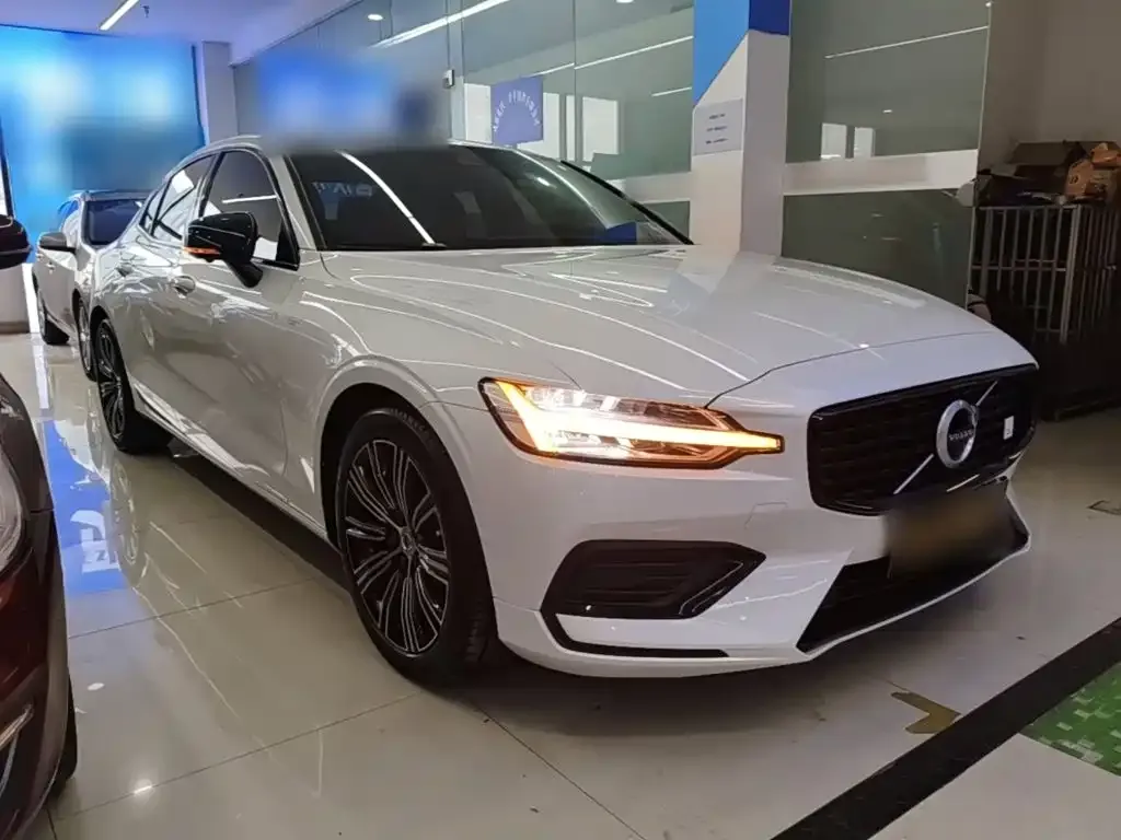 Volvo S60 — фото 10