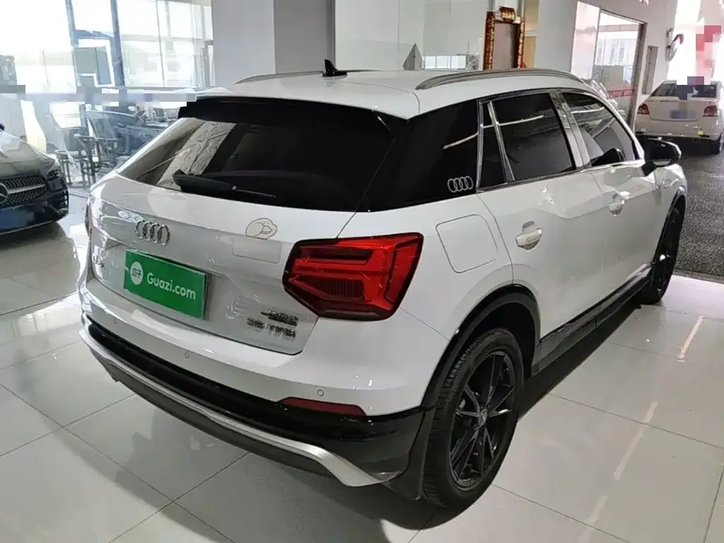 Audi Q2L — фото 5