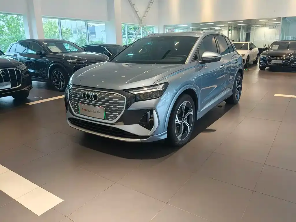 Audi Q4 e-tron — фото 1