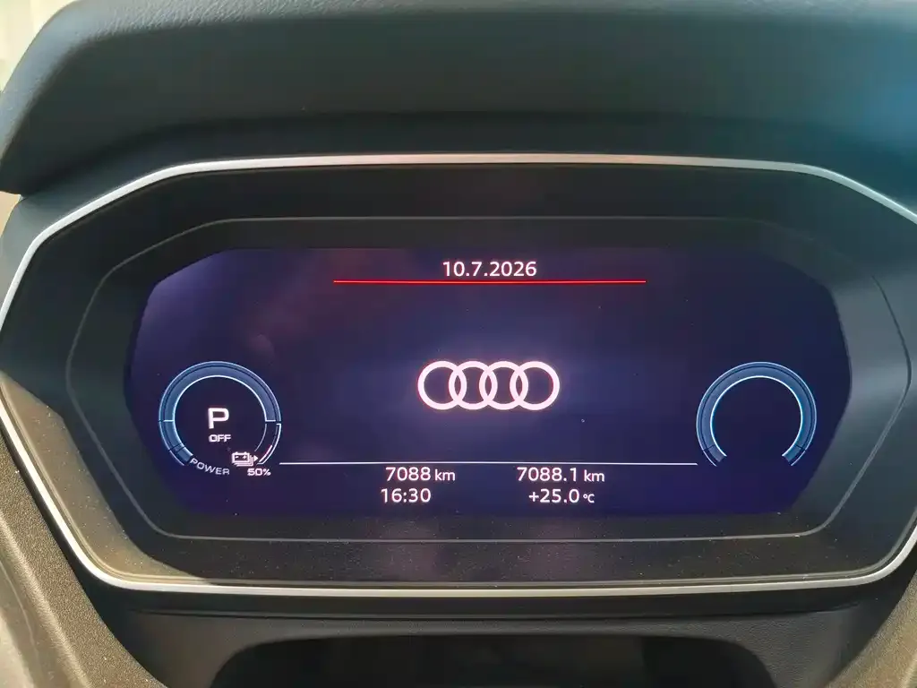 Audi Q4 e-tron — фото 3