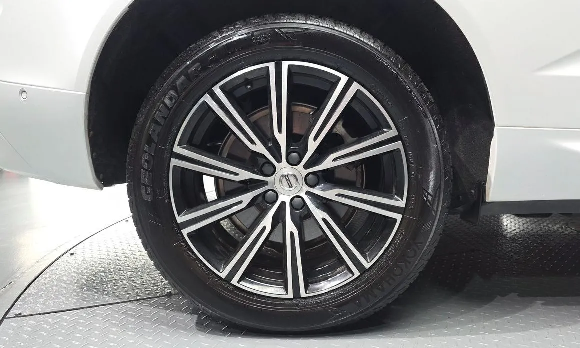 Volvo XC60 — фото 10