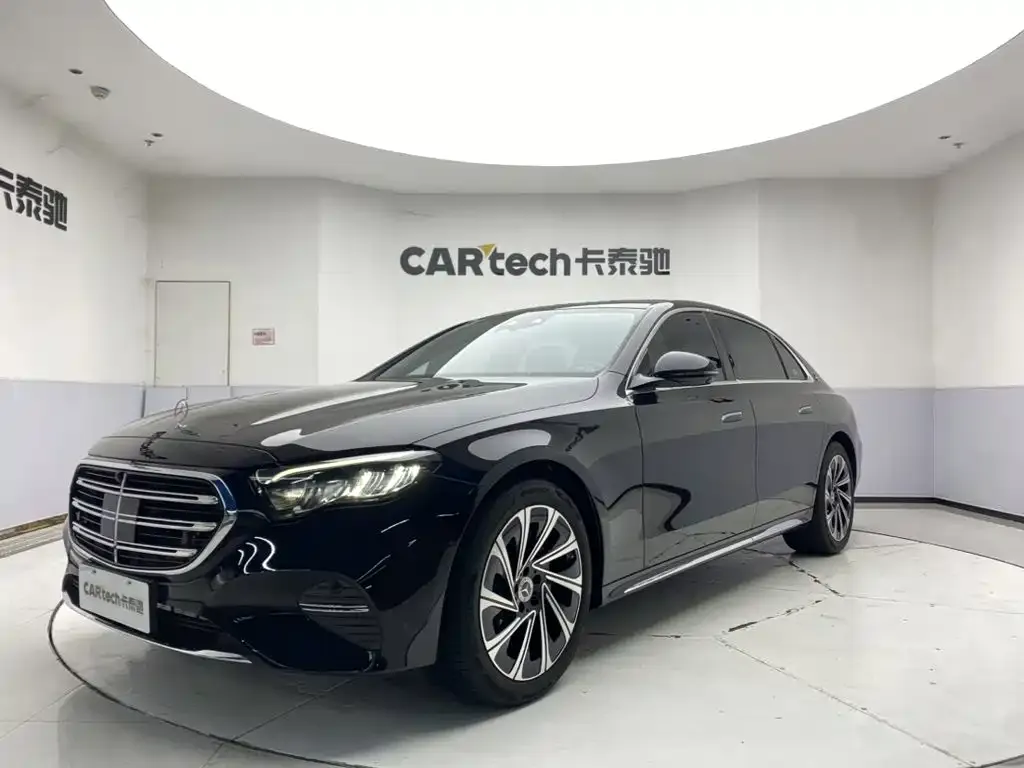 Mercedes-Benz E-Class — фото 1