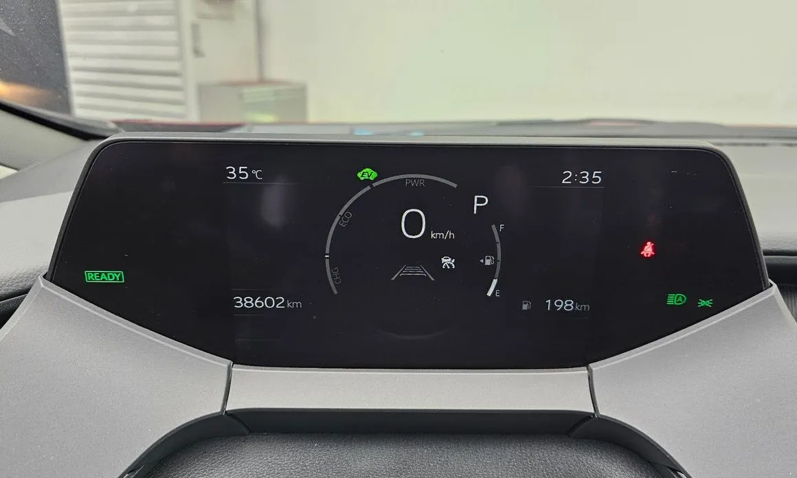 Toyota Prius 2024 из KR, фото 2