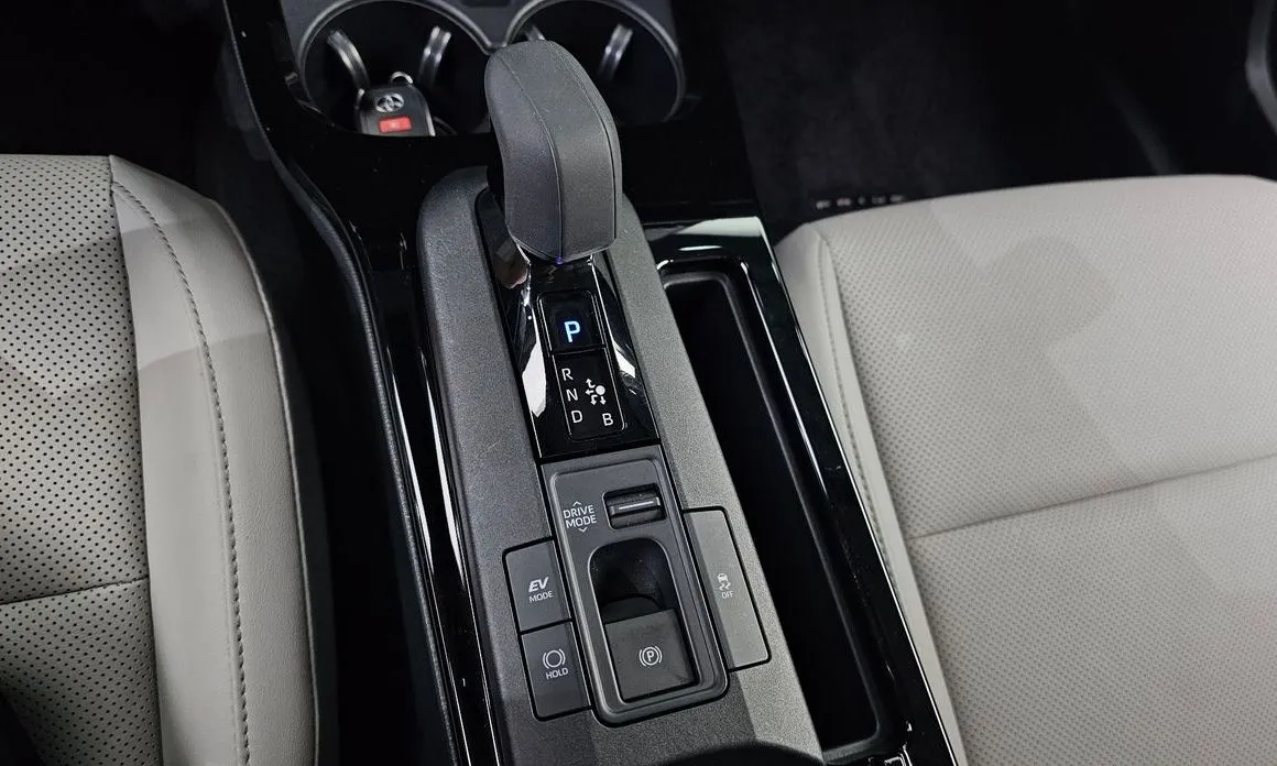Toyota Prius 2024 из KR, фото 9